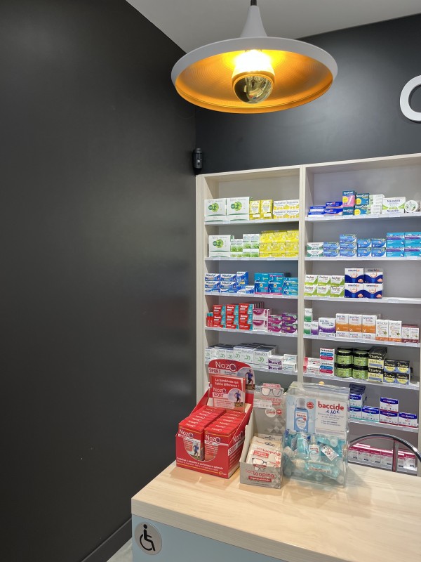 Installation alarme intrusion professionnelle dans une pharmacie à Lyon et ses environs