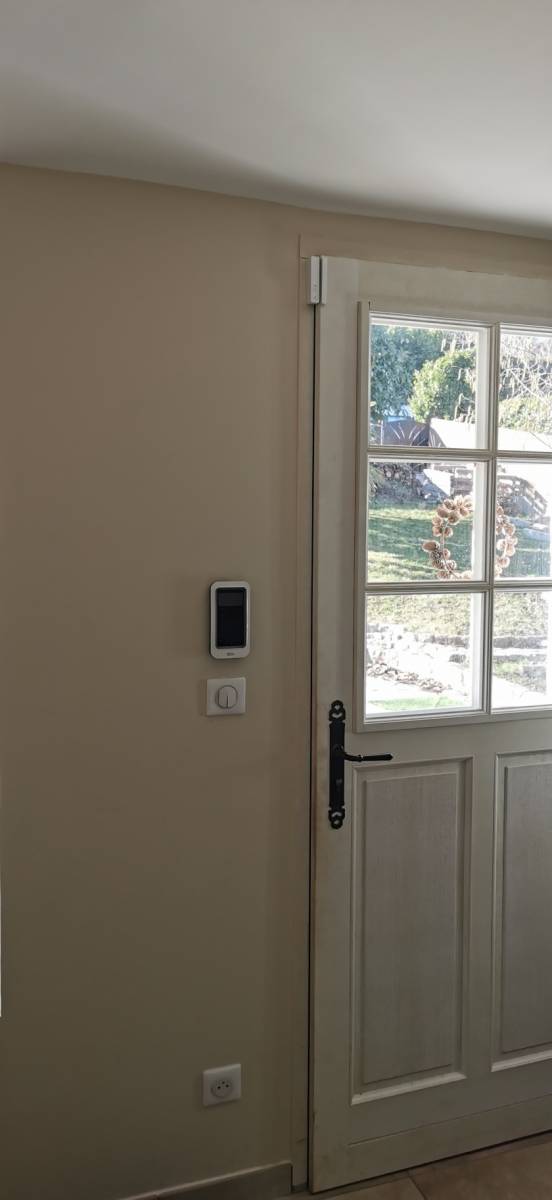 Installer une alarme connectée pour une maison sans abonnement à Lyon et sa région