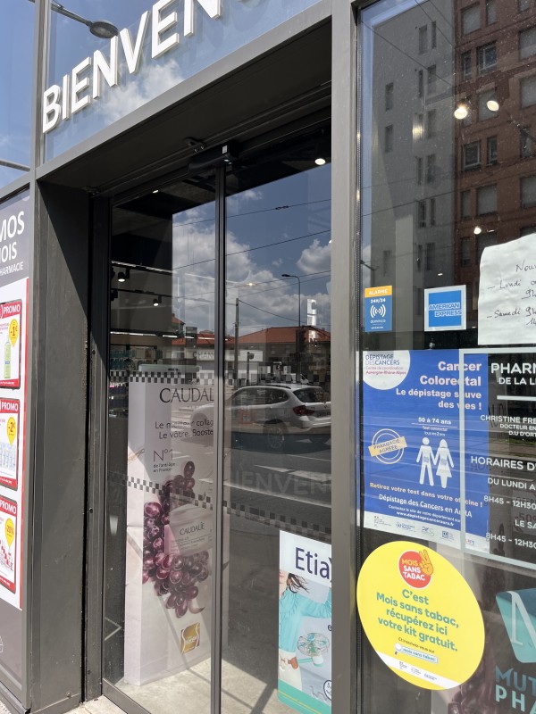 Installation alarme intrusion professionnelle dans une pharmacie à Lyon et ses environs